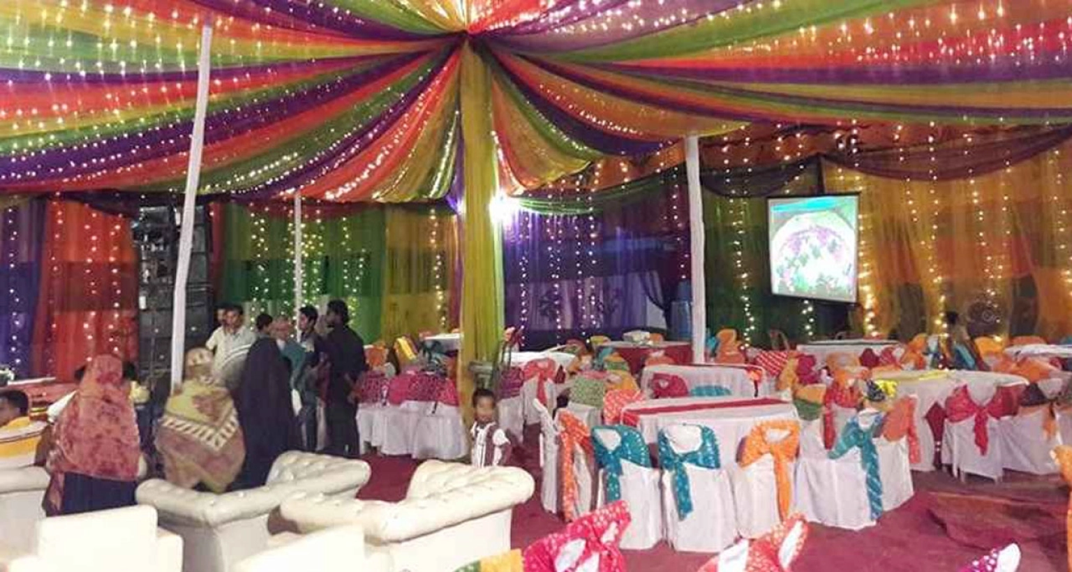 এক বিয়ের বরযাত্রী খেয়ে ফেলল আরেক বিয়ের খাবার