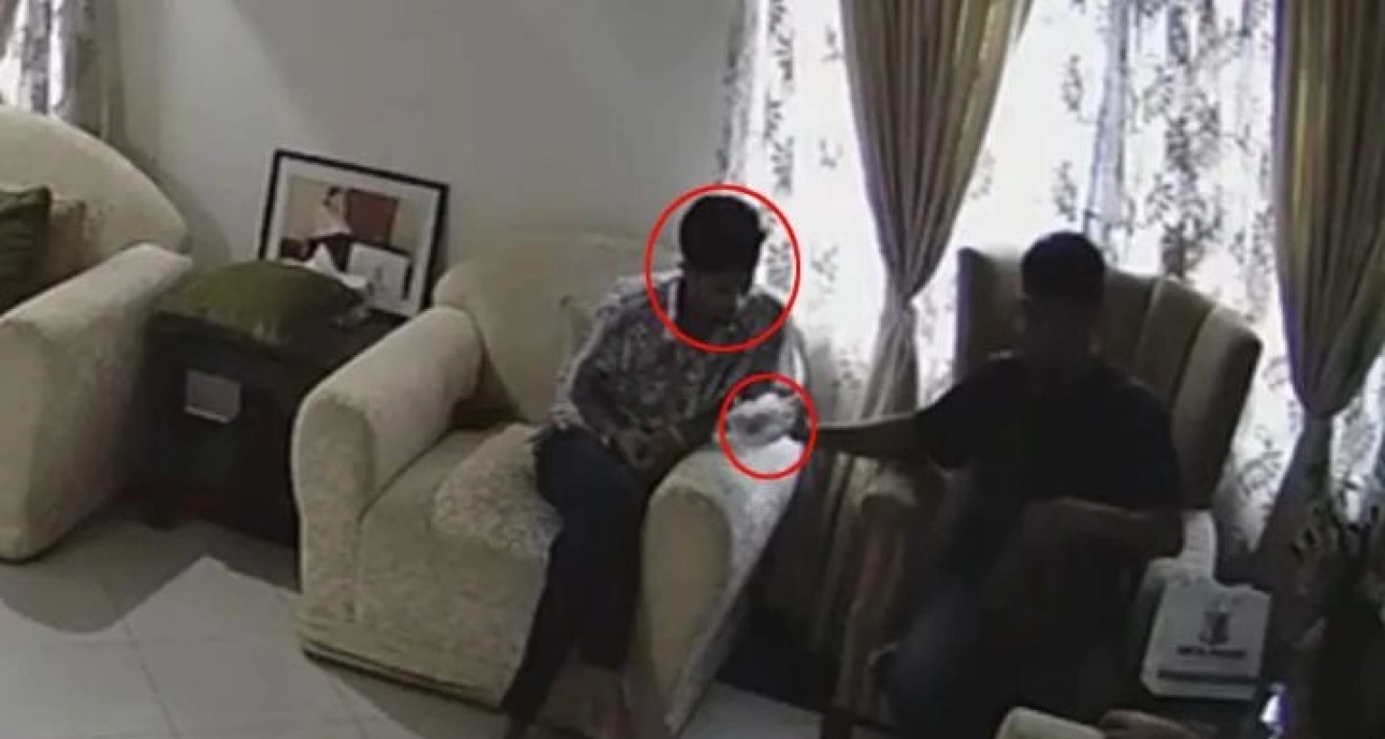 চাঁদাবাজি করতে গিয়ে হাতেনাতে গ্রেপ্তার বৈষম্যবিরোধী আন্দোলনের যুগ্ম আহ্বায়কসহ ৫