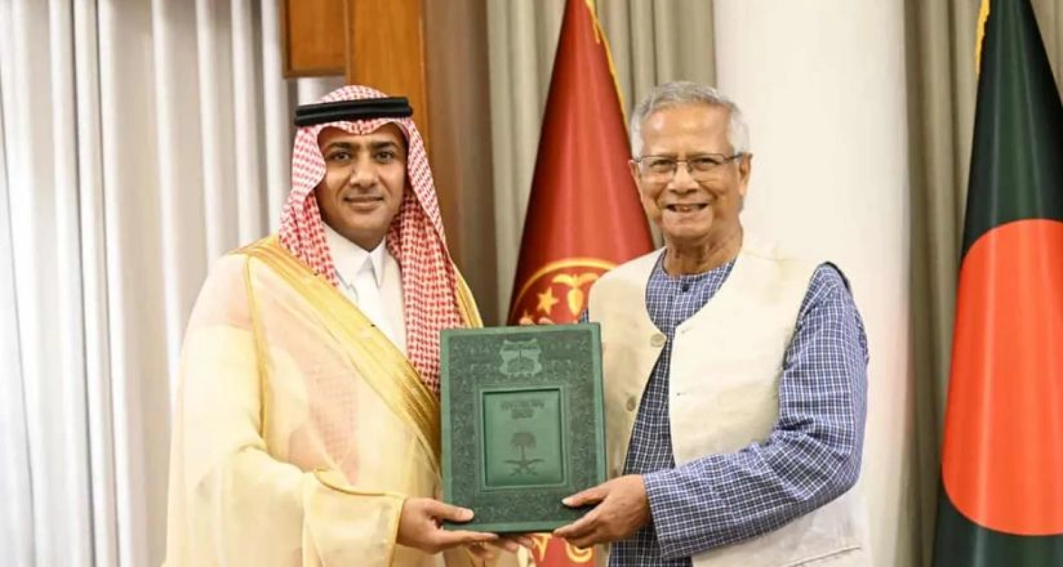 ড. মুহাম্মদ ইউনূসকে আমন্ত্রণ জানাল সৌদি আরব