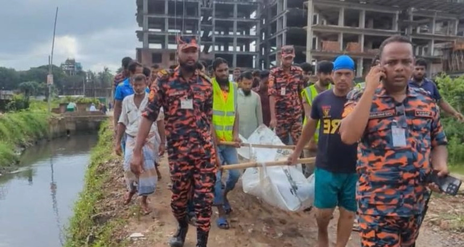 বিল থেকে উদ্ধার ম্যানহোলে পড়ে নিখোঁজ সেই নারীর মরদেহ 
