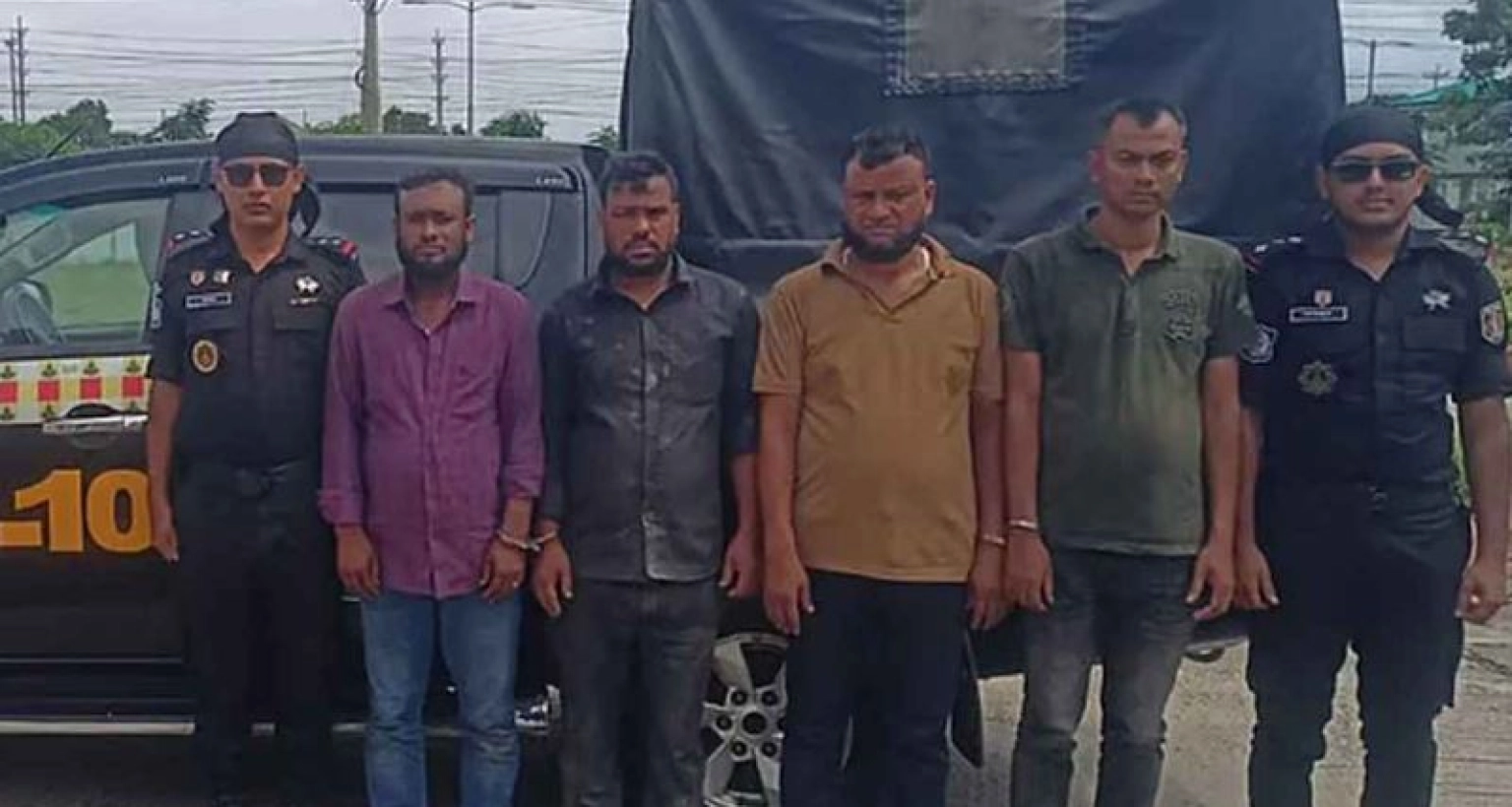 ভুয়া র‍্যাবকে ধাওয়া দিলো আসল র‍্যাব, সন্দেহে দুই পক্ষকেই পেটাল জনতা