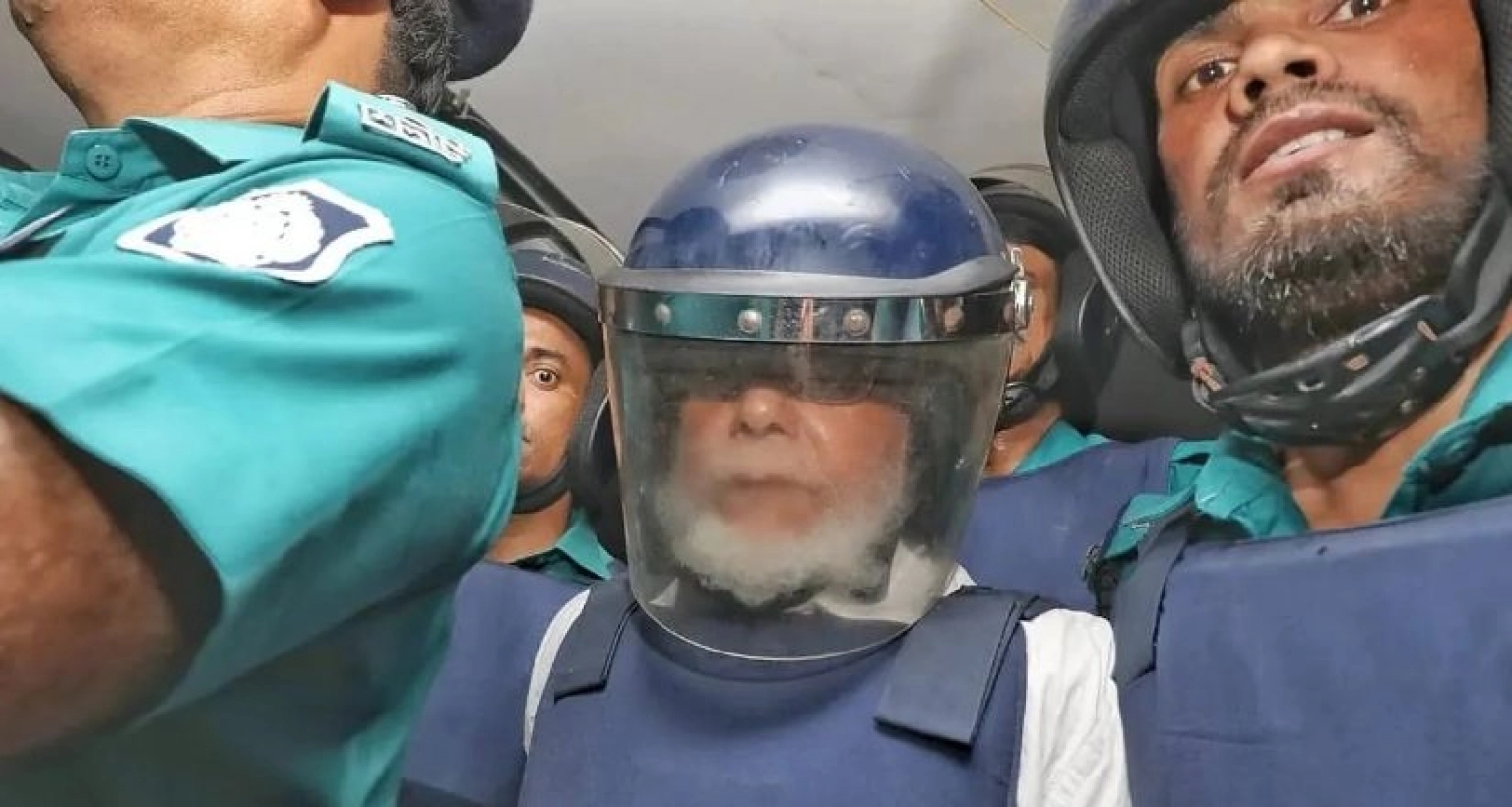  ৭ দিনের রিমান্ডে সাবেক প্রধান বিচারপতি খায়রুল হক