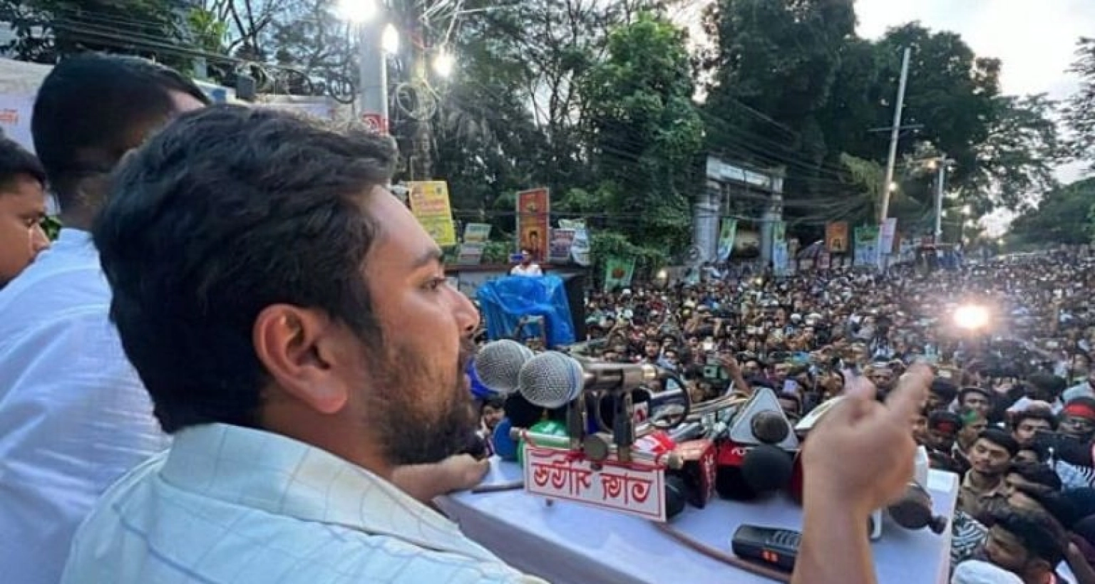 দেশে এখনো চাঁদাবাজি কমেনি, তাই আমাদের মাঠে থাকতে হচ্ছে: নাহিদ ইসলাম