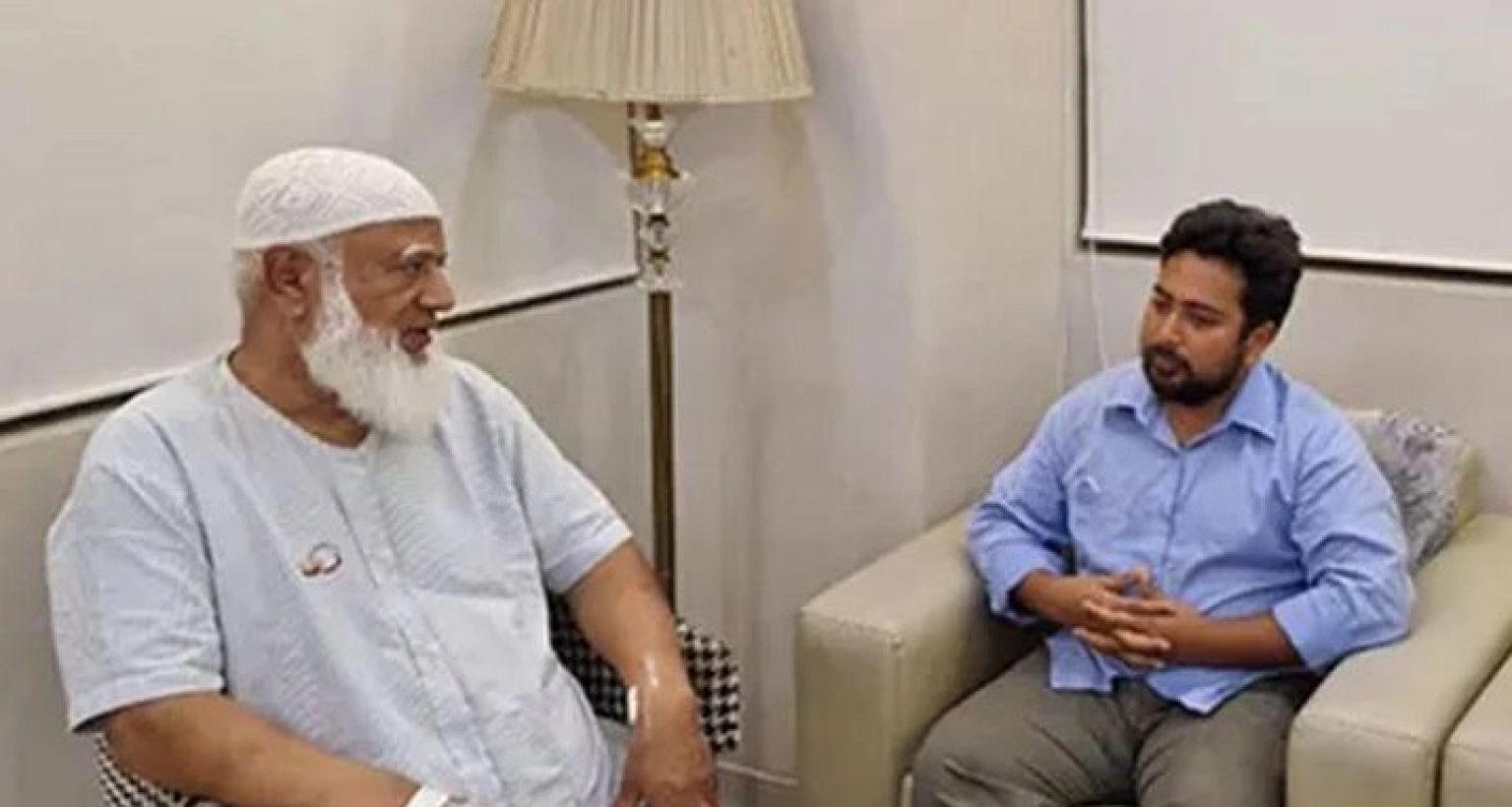 ডা. শফিকুর রহমানকে দেখতে হাসপাতালে নাহিদ ইসলাম