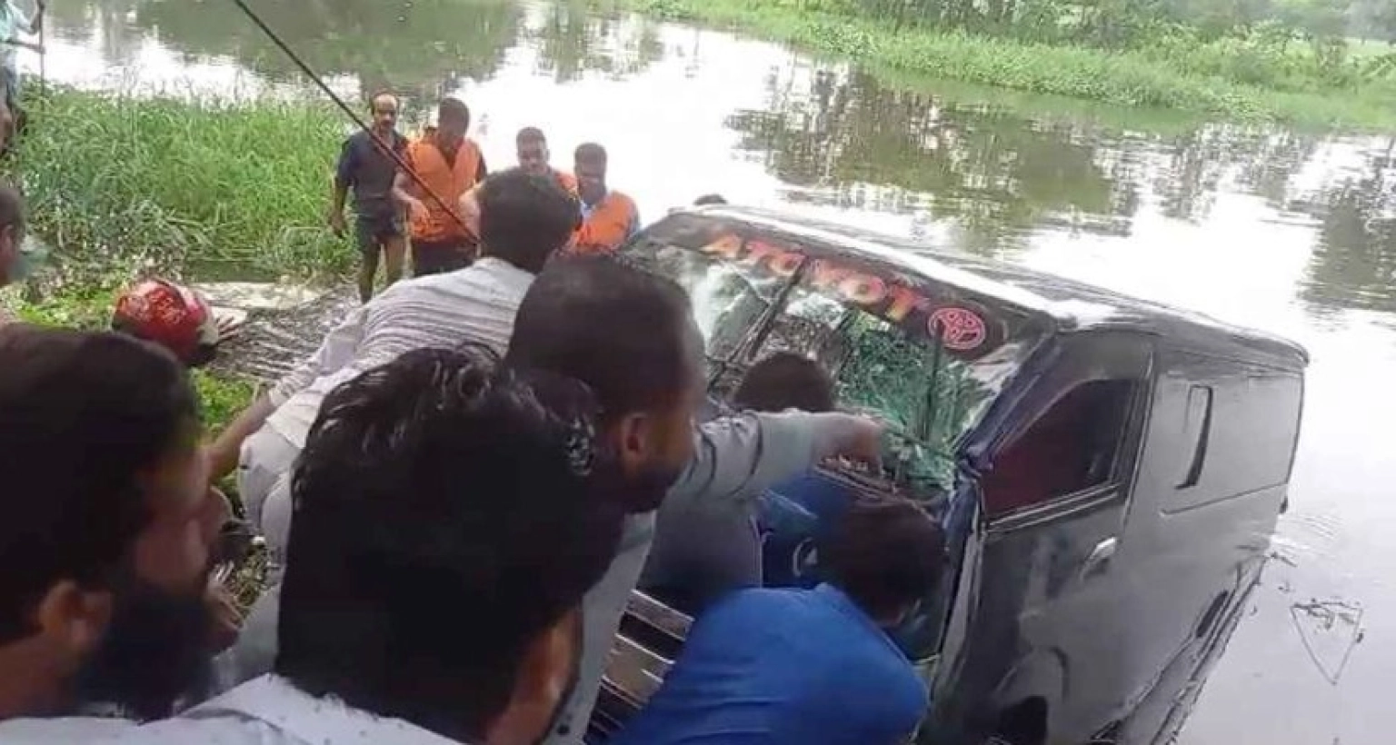 প্রবাসীকে আনতে গিয়ে একই পরিবারের ৭ জনের মর্মান্তিক মৃত্যু