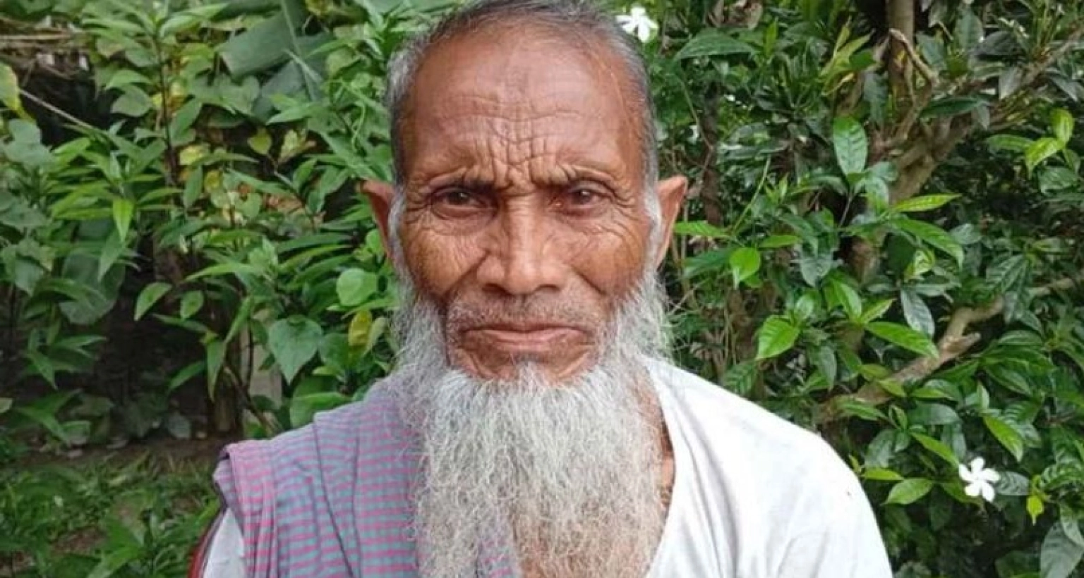 কৌশলে সব জমি লিখে নিয়ে বৃদ্ধ বাবা-মাকে বাড়ি থেকে বের করে দিল ছেলে!