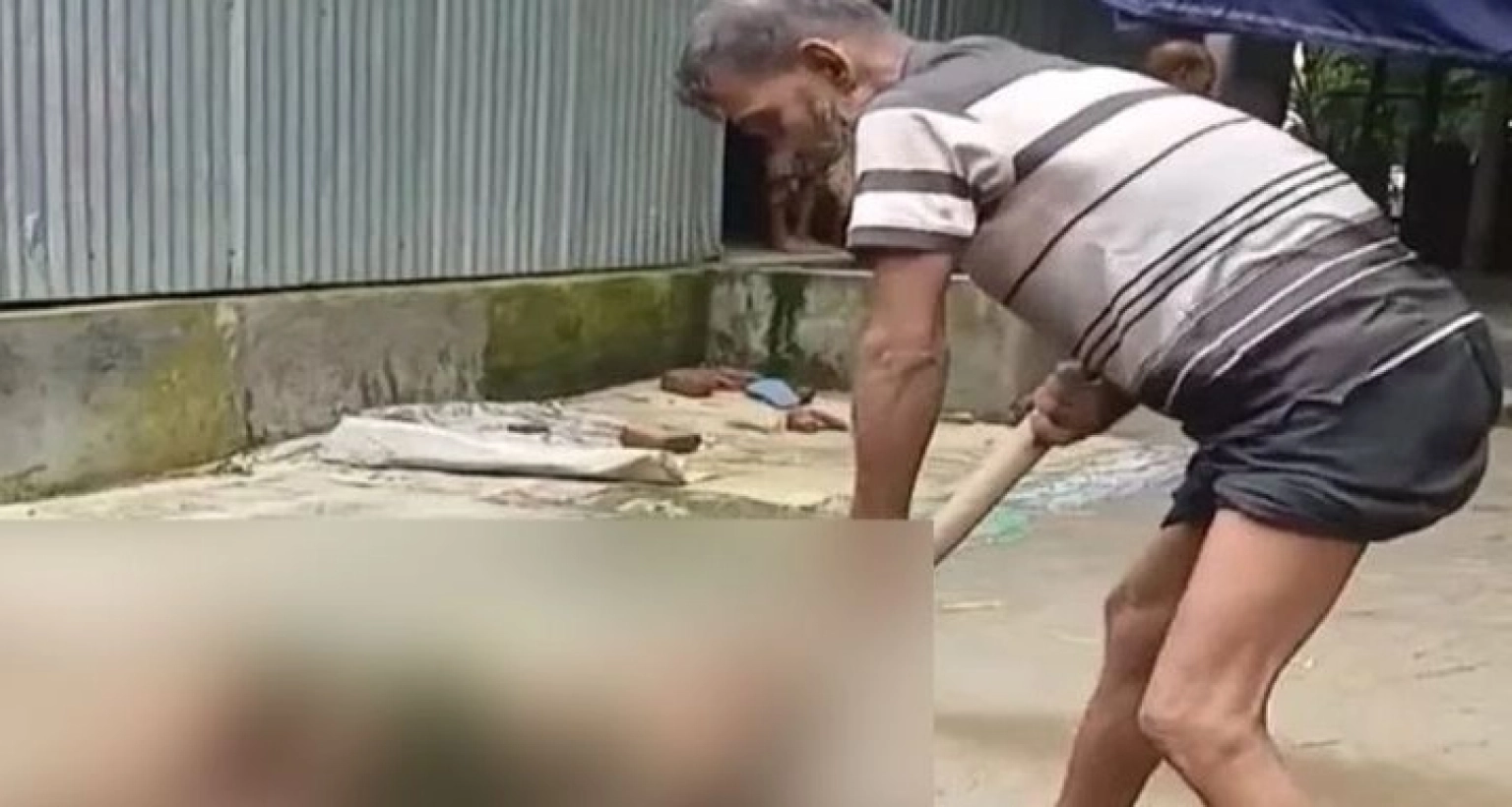 স্ত্রীকে জীবন্ত কবর দেওয়ার চেষ্টা, ভাইরাল সেই ভিডিও
