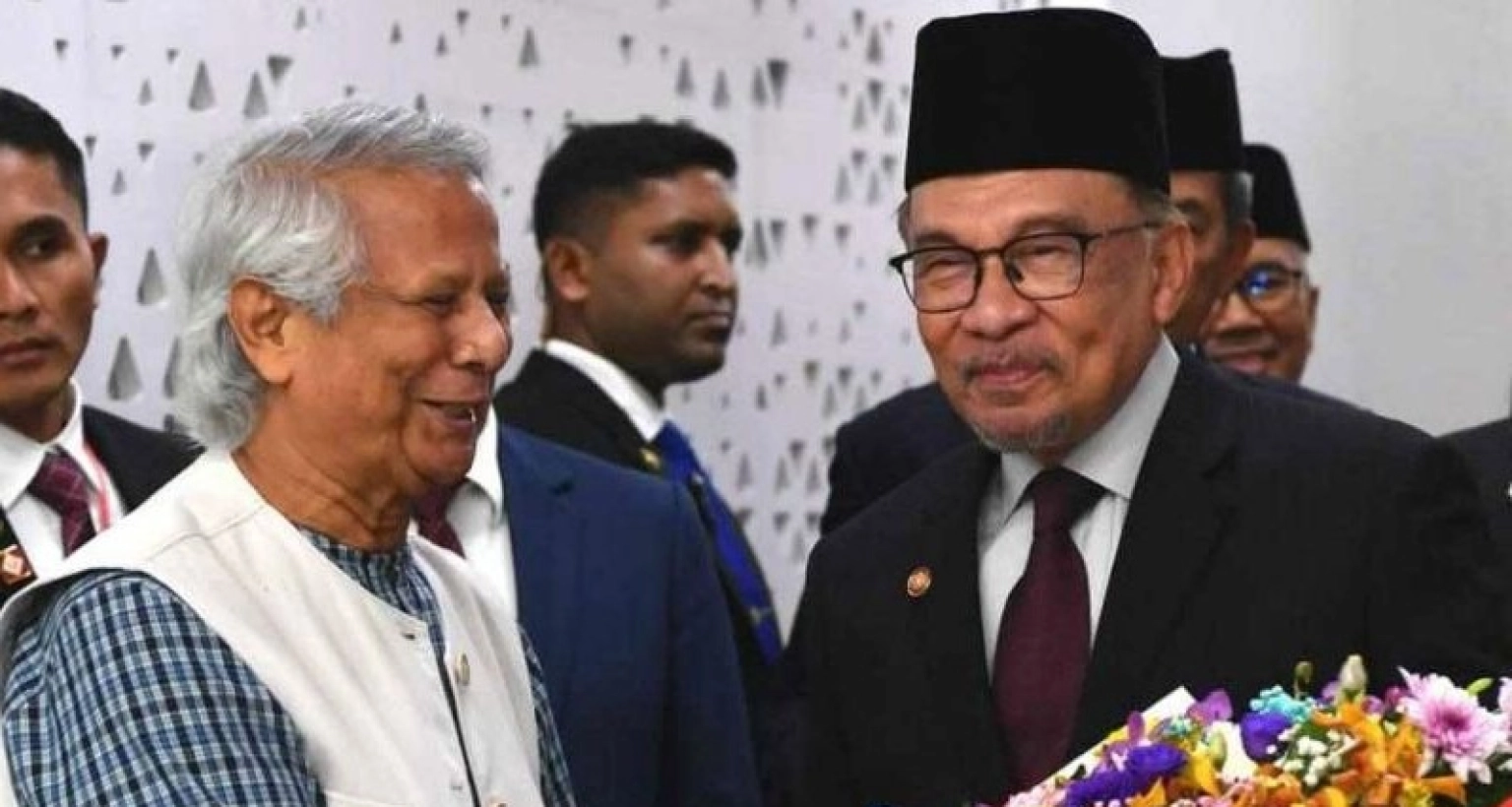 প্রধানমন্ত্রী আনোয়ার ইব্রাহিমের আমন্ত্রণে মালয়েশিয়া যাচ্ছেন প্রধান উপদেষ্টা ড. ইউনূস