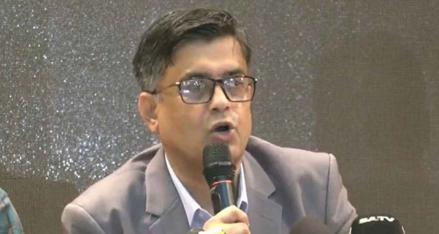 দেশের বাইরে আ.লীগ কী করছে, নজর রাখছে সরকার: প্রেস সচিব