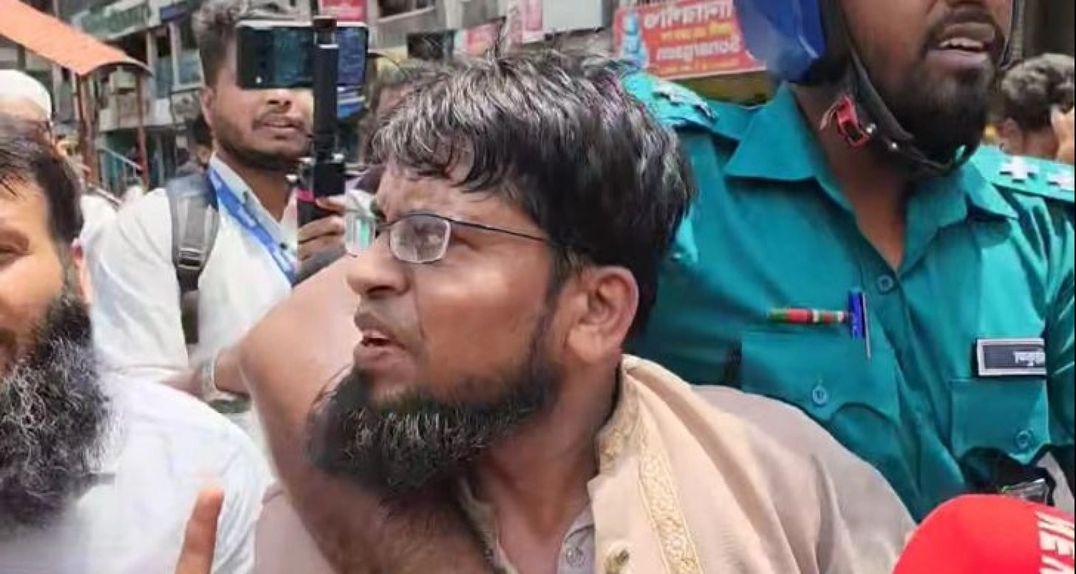 ধানমণ্ডি ৩২ নম্বরে গণপিটুনি সেই ‘ভাইরাল’ সিদ্দিককে 