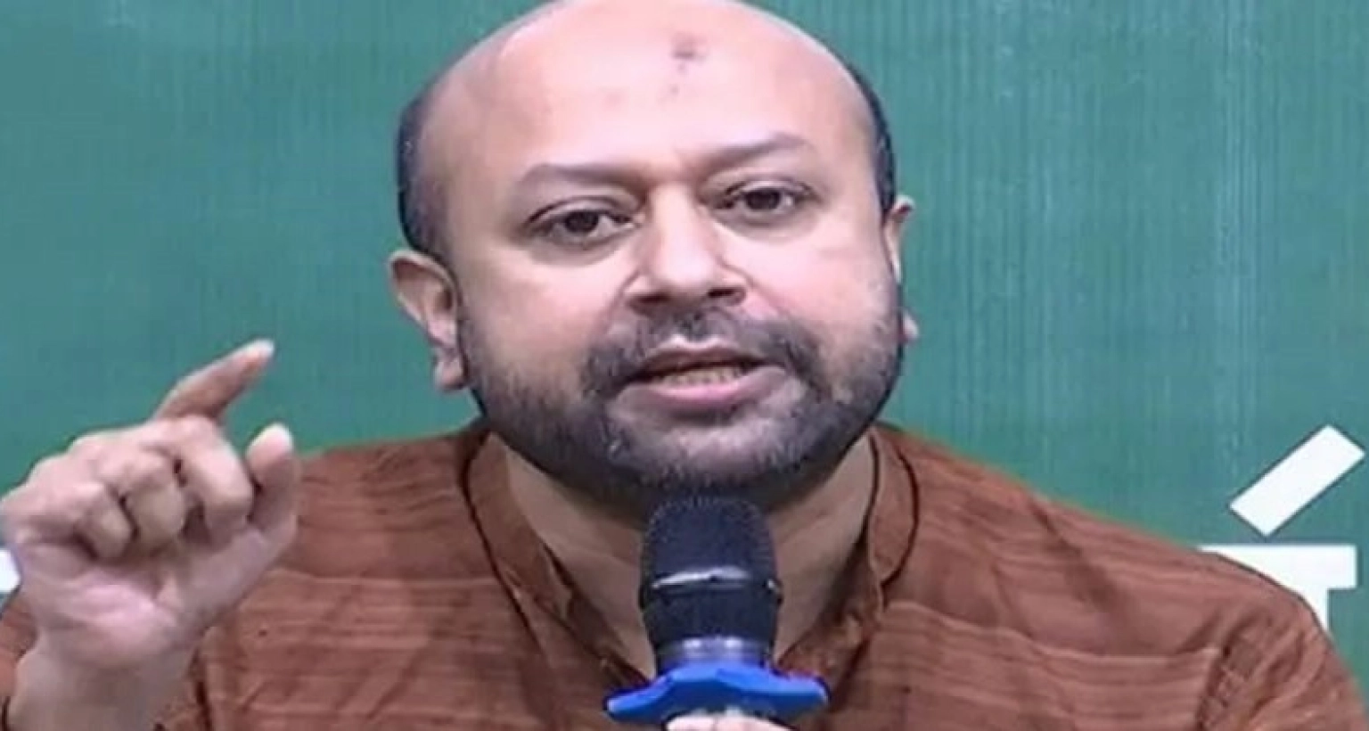 জামায়াত-এনসিপি নির্বাচনে না গেলে ড. ইউনূস পদত্যাগ করতে পারেন: ব্যারিস্টার ফুয়াদ