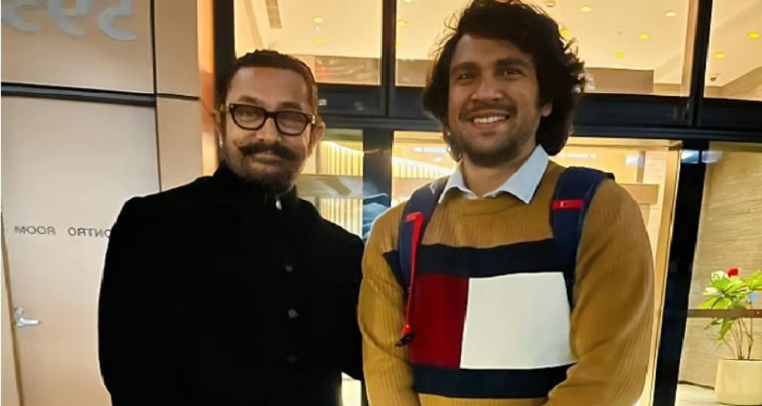 বাংলাদেশের দিব্যকে পিঠ চাপড়ে আদর করলেন বলিউড তারকা আমির খান