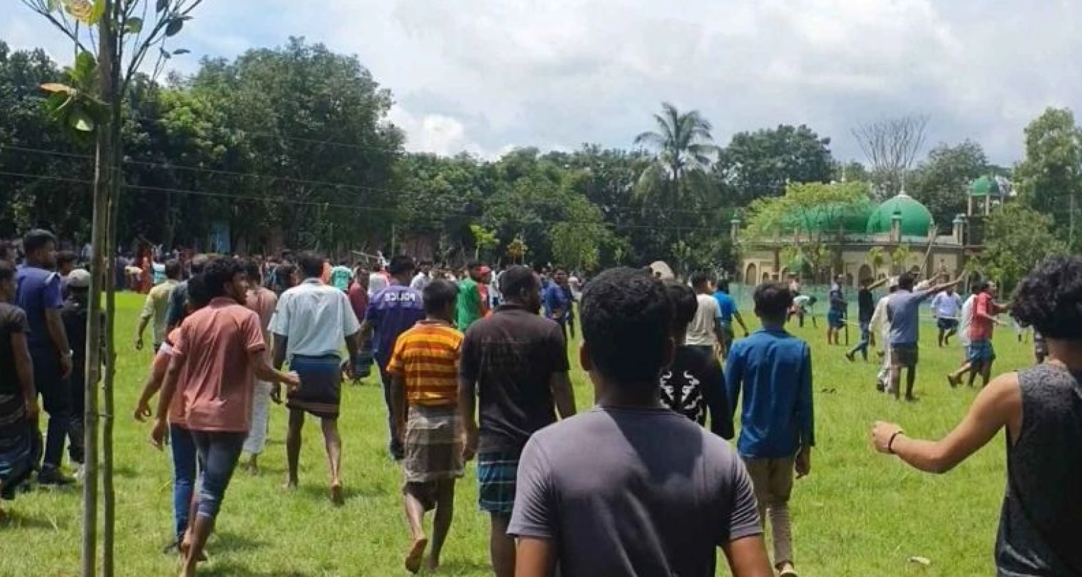 ফেসবুকে কমেন্ট করা নিয়ে দুই পক্ষের ভয়াবহ সংঘর্ষ