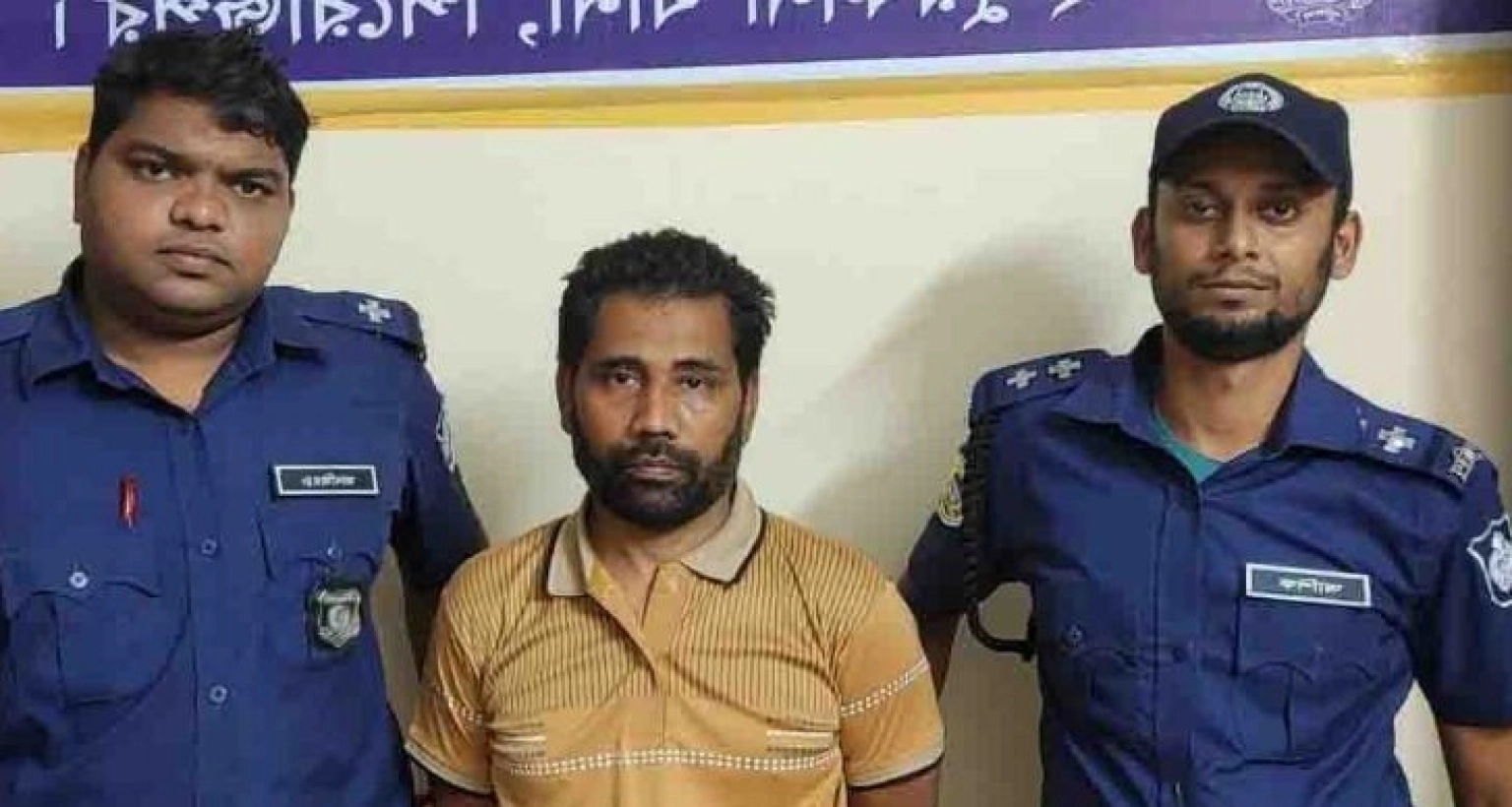 সাঈদীর ফাঁসির রায়ের পর মিষ্টি বিতরণ করা সেই আ. লীগ নেতাকে পিটুনি দিয়ে পুলিশে সোপর্দ!