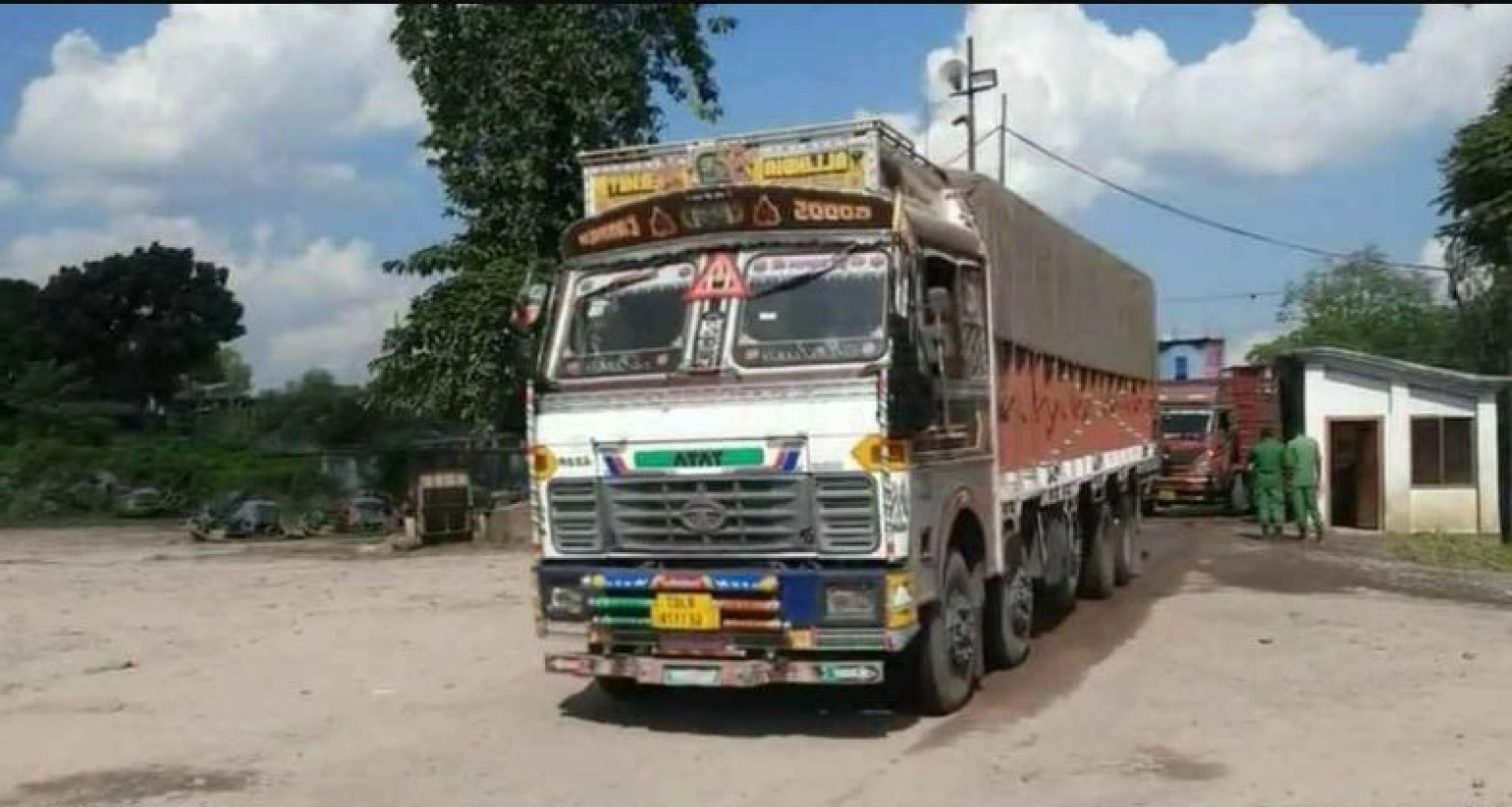 দাম স্বাভাবিক রাখতে এবার রেকর্ড পরিমাণ চাল ও পেঁয়াজ আমদানি