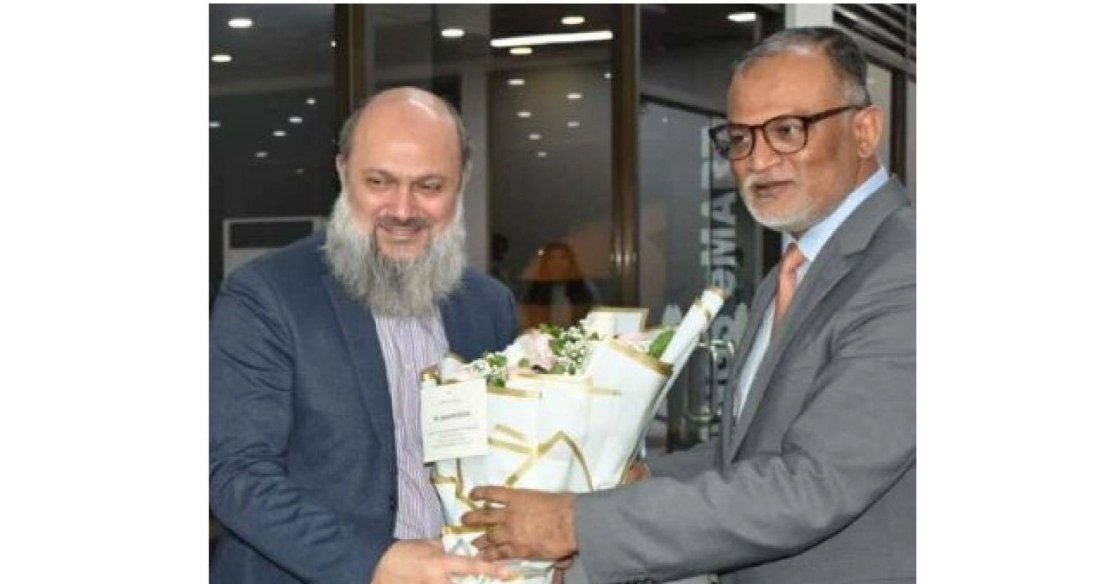 চারদিনের সফরে ঢাকায় পৌঁছেছেন পাকিস্তানের বাণিজ্যমন্ত্রী জাম কামাল খান