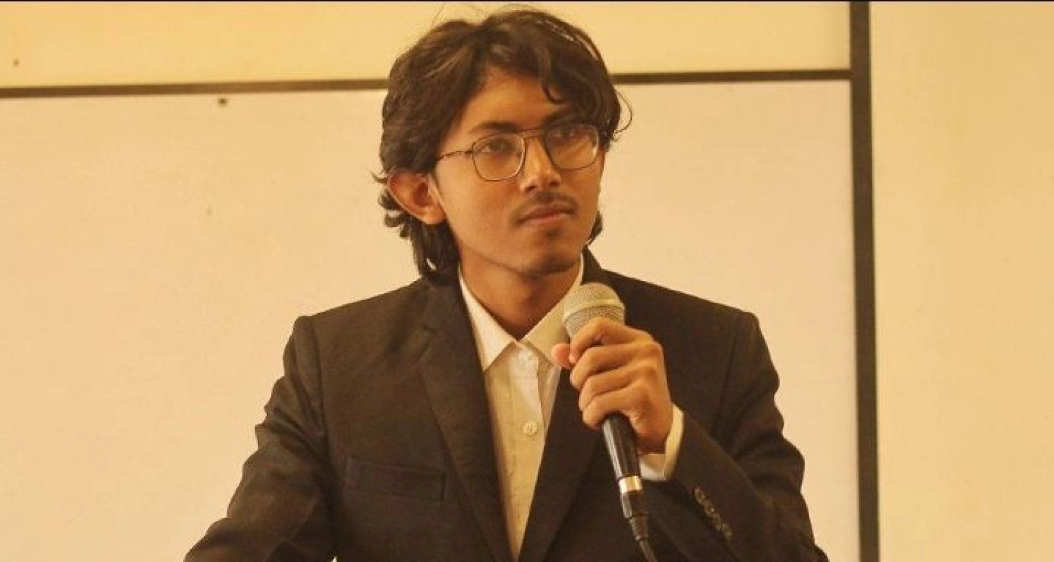 তুমুল ভাইরাল ডাকসুর জিএস প্রার্থীর পোস্ট!