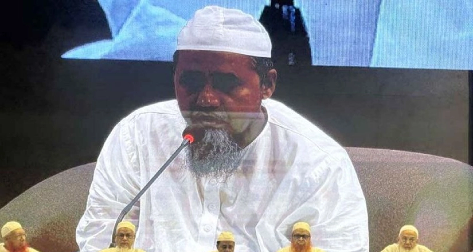 ছাত্রদের দলীয় রাজনীতিতে জড়ানোর রাস্তা বন্ধ করা জরুরি: বায়তুল মোকাররম খতিব