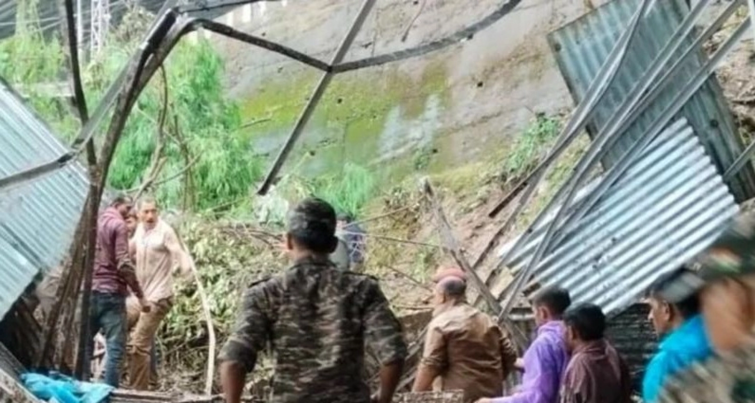 ভূমিধসের ঘটনায় নিহতের সংখ্যা বেড়ে ৩০