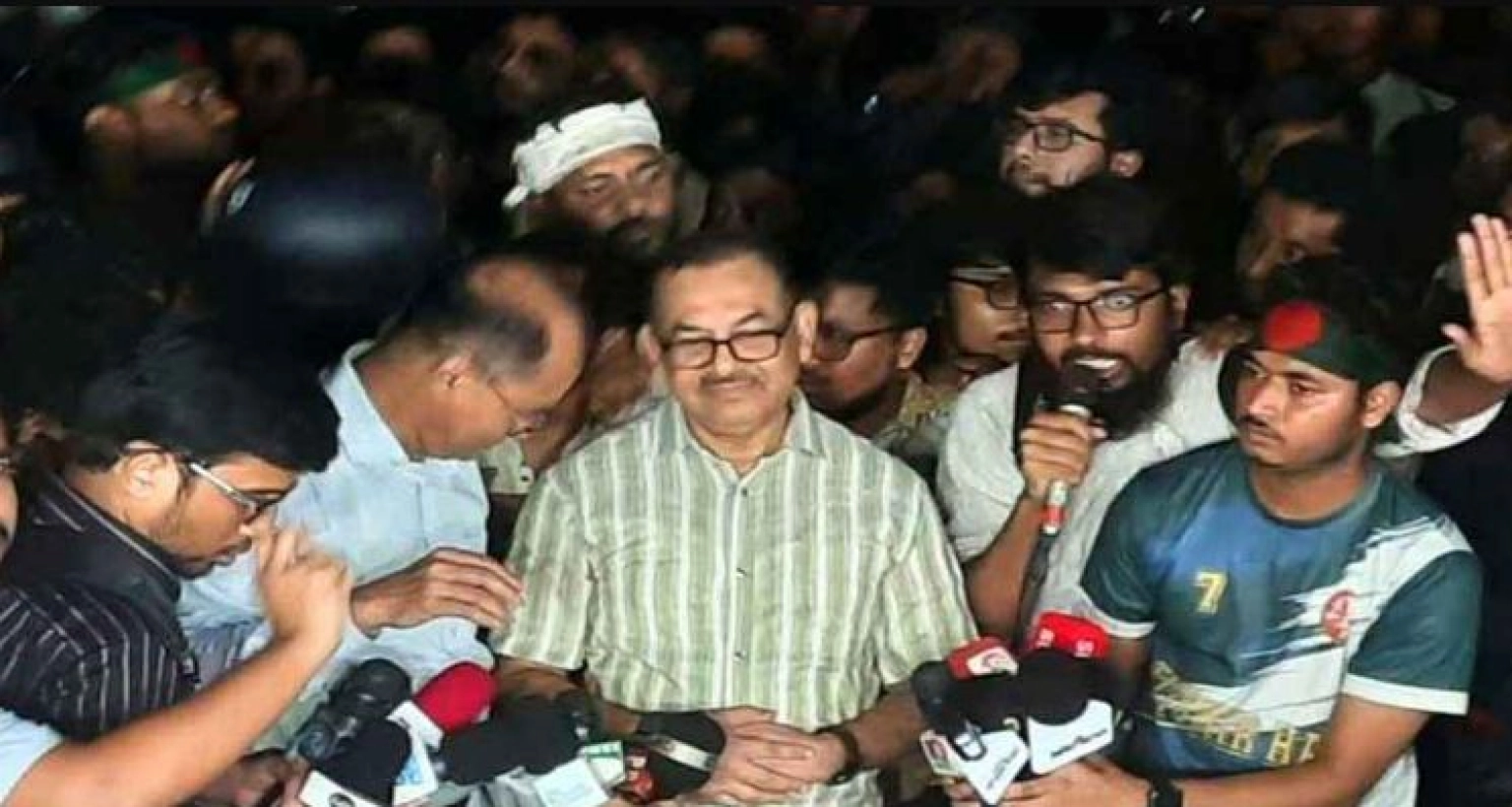 প্রকৌশল শিক্ষার্থীদের কাছে দুঃখপ্রকাশ ডিএমপি কমিশনারের 