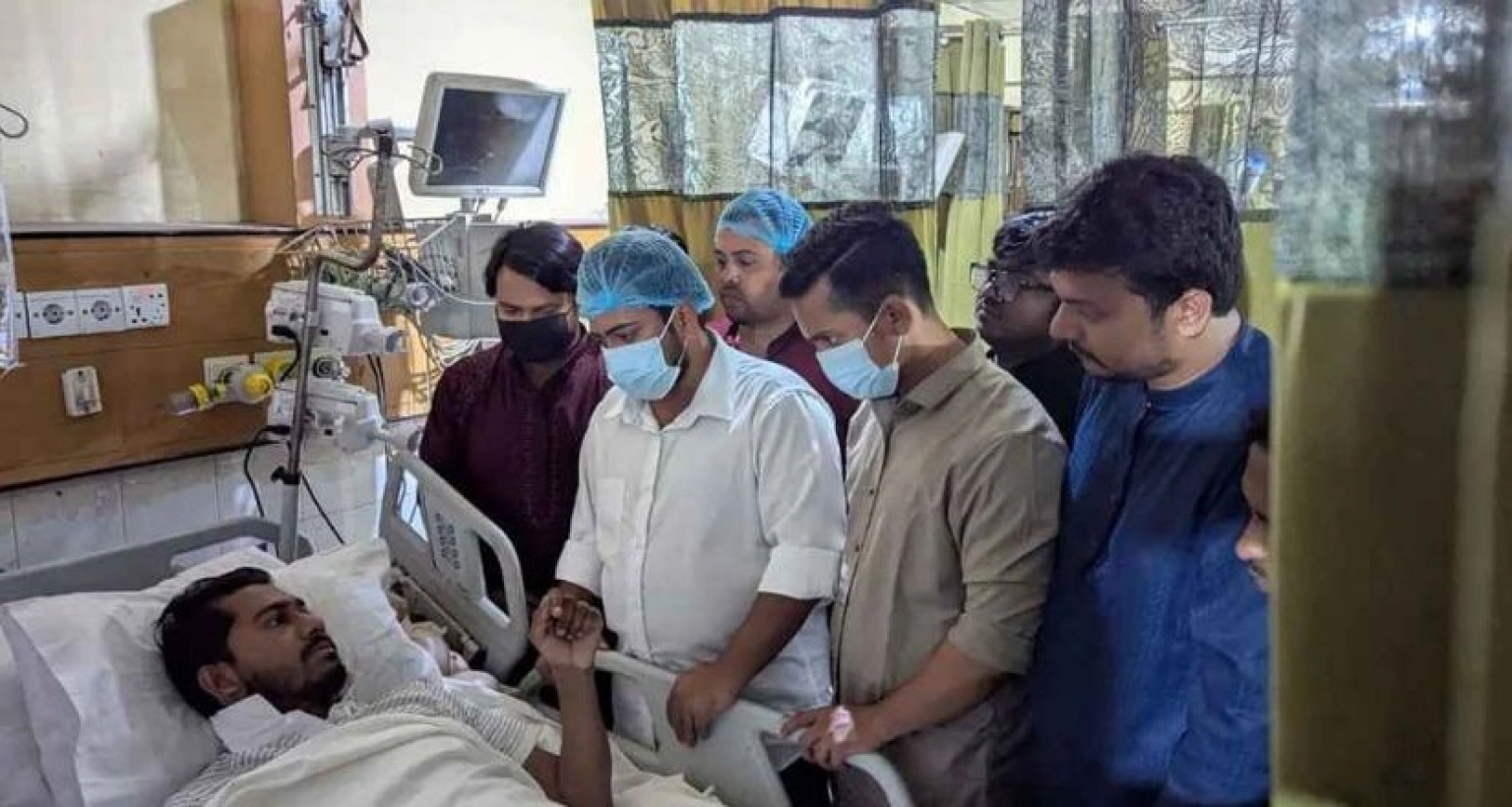 দেশে এসেই নুরকে দেখতে সরাসরি হাসপাতালে ছুটে গেলেন নাহিদ-সারজিসরা
