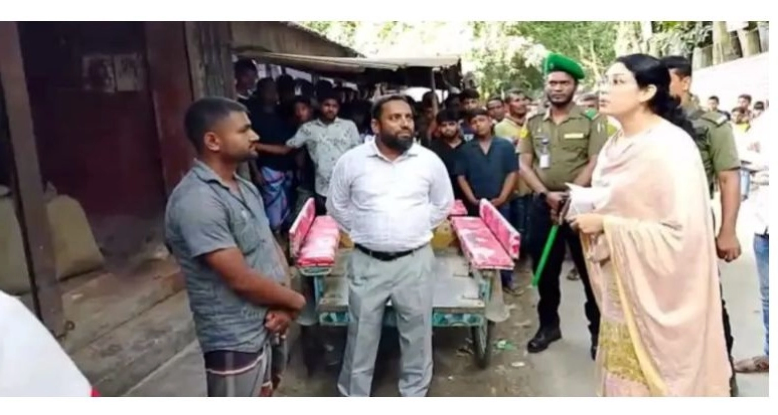 ১১ টন সরকারি চাল জব্দ যুবদল নেতার ঘর থেকে 