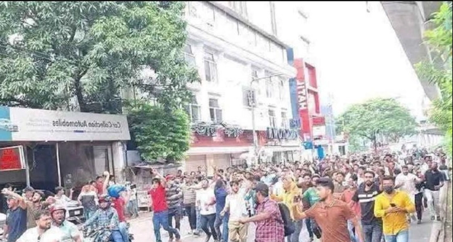 এবার সংসদ ভবন এলাকায় আ.লীগের ঝটিকা মিছিল, নিষিদ্ধ ছাত্রলীগ নেতা আটক