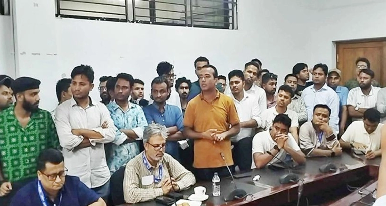  উত্তপ্ত বাক্য বিনিময় সিনেট ভবনে, ঢাবি ভিসিকে ‘জামায়াতি প্রশাসন’ বলল ছাত্রদল