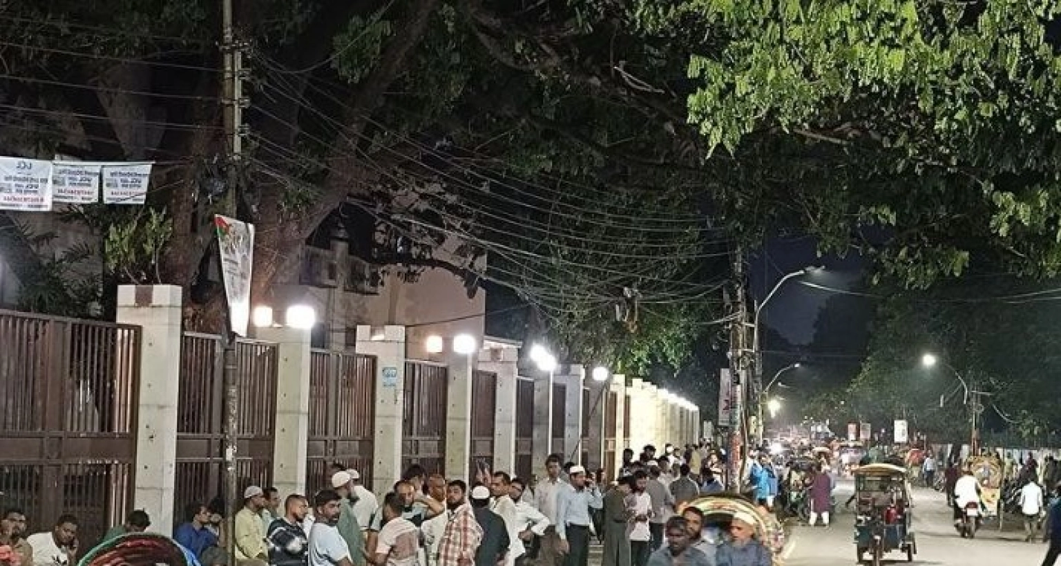  উত্তেজনা চরমে, এবার মোড়ে মোড়ে অবস্থান নিচ্ছেন জামায়াত-শিবিরের নেতাকর্মীরা!