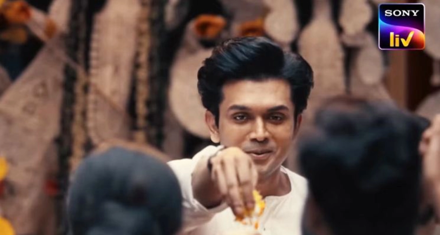 দর্শকের মাঝে হইচই ফেলেছেন আরিফিন শুভ