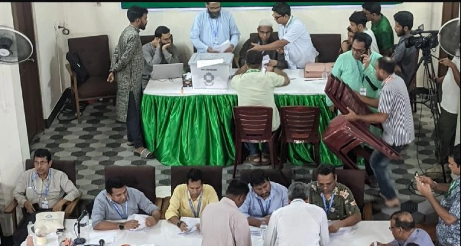  ২১টি আবাসিক হলের মধ্যে ১২টির ভোট গণনা শেষ, যা জানা গেল
