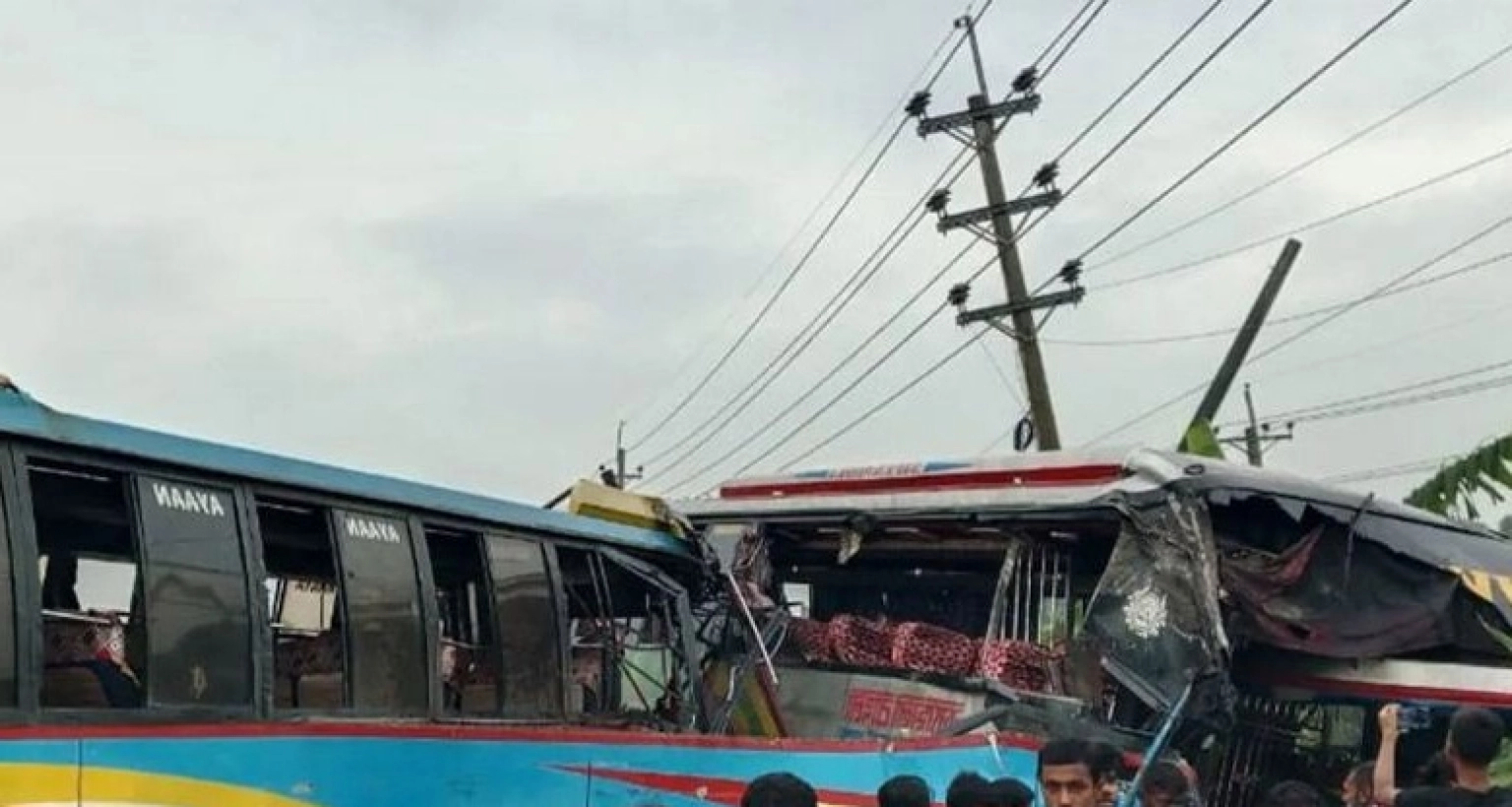 দুই বাসের মুখোমুখি সংঘর্ষ, ২ জনের মৃত্যু 