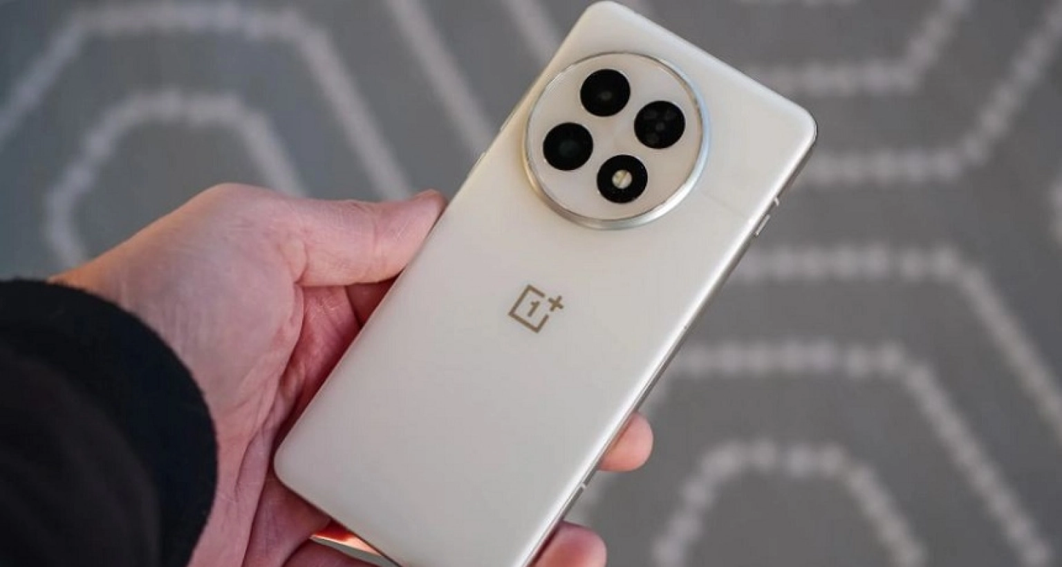 OnePlus 13T, যা শুধুমাত্র একটি  স্মার্টফোন নয়, বরং এক প্রযুক্তিগত বিপ্লব