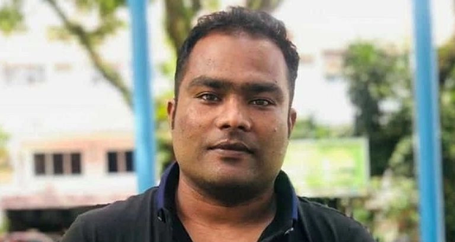 স্বজন-প্রতিবেশীদের কান্না আর আহাজারিতে ভারি হয়ে ওঠে চারপাশের পরিবেশ