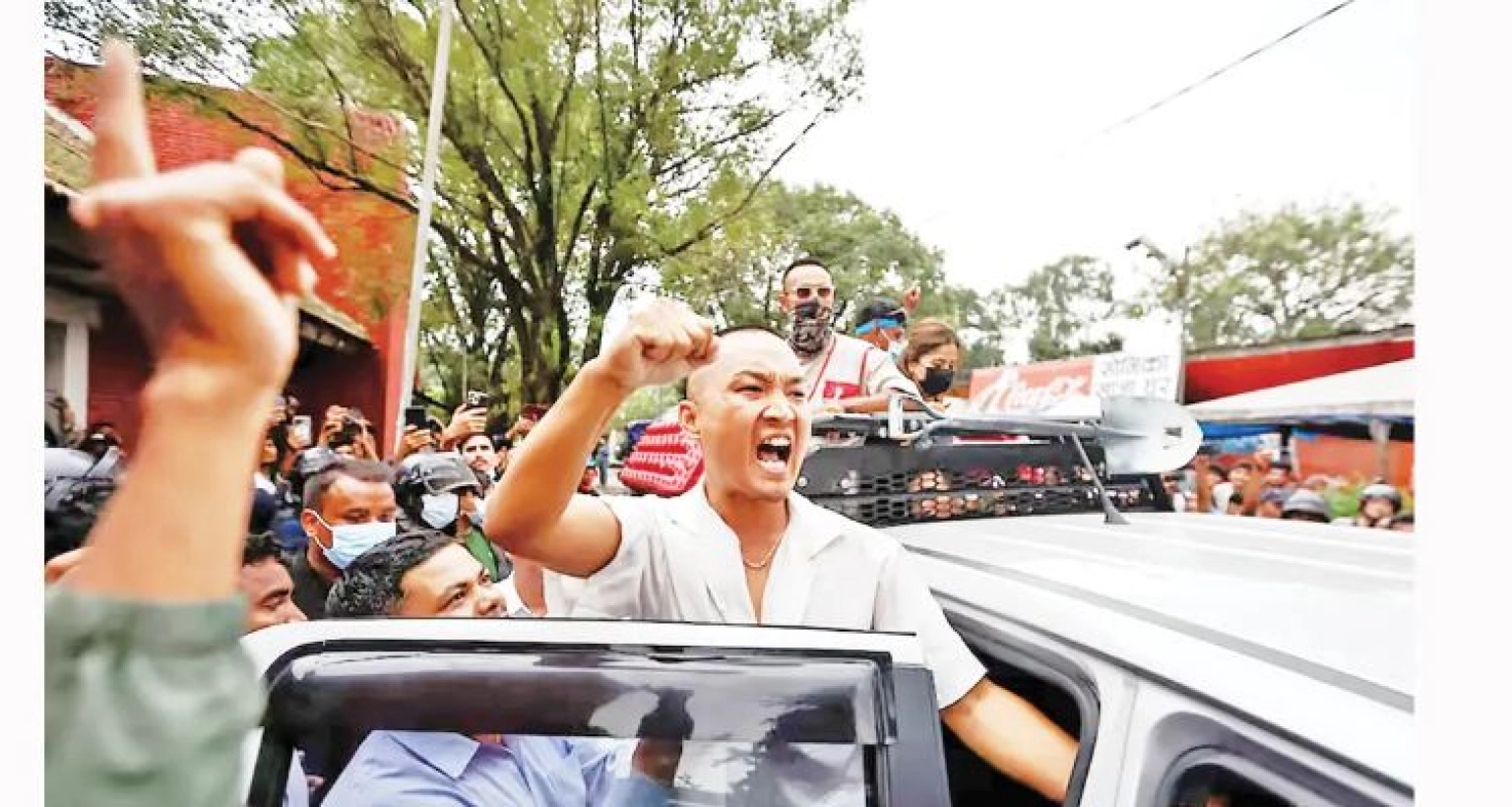 দুই দিন না যেতেই নেপালে নতুন প্রধানমন্ত্রীর পদত্যাগ দাবি!