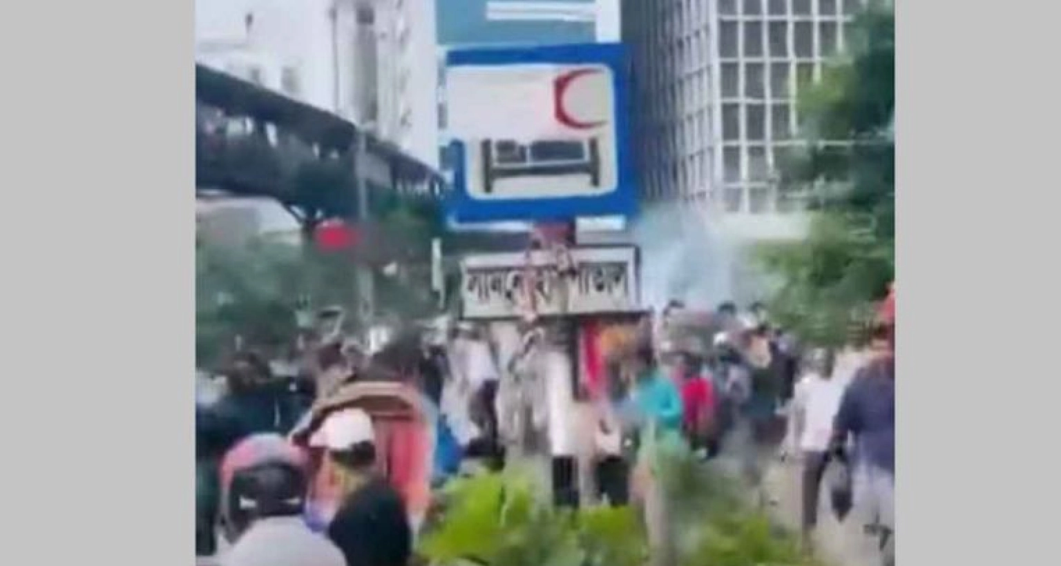 রাজধানীর শ্যামলীতে আ.লীগের ঝটিকা মিছিল ও ককটেল বিস্ফোরণ, ৬ জনকে হাতেনাতে আটক