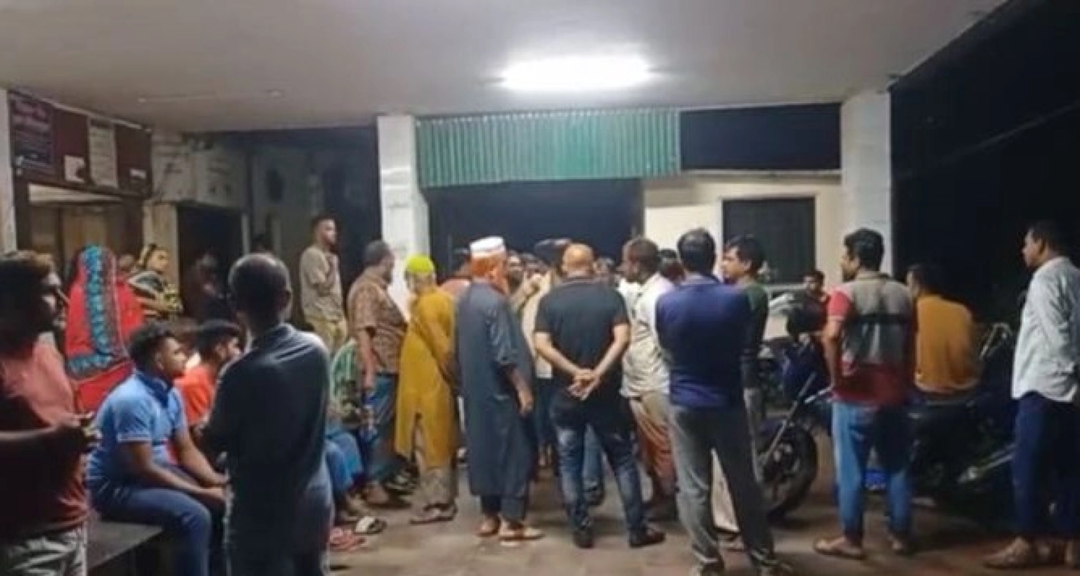 বিএনপি নেতাকে না পেয়ে স্ত্রীকে কুপিয়ে হত্যা!