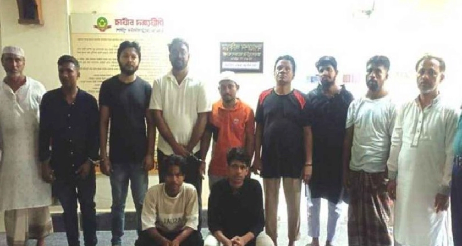 ঝটিকা মিছিল করতে গিয়ে ধরা খেলেন নিষিদ্ধ ছাত্রলীগের ১১ নেতাকর্মী