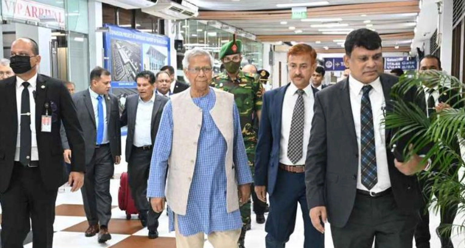  যুক্তরাষ্ট্রের উদ্দেশ্যে ঢাকা ত্যাগ করেছেন প্রধান উপদেষ্টা ড. মুহাম্মদ ইউনূস