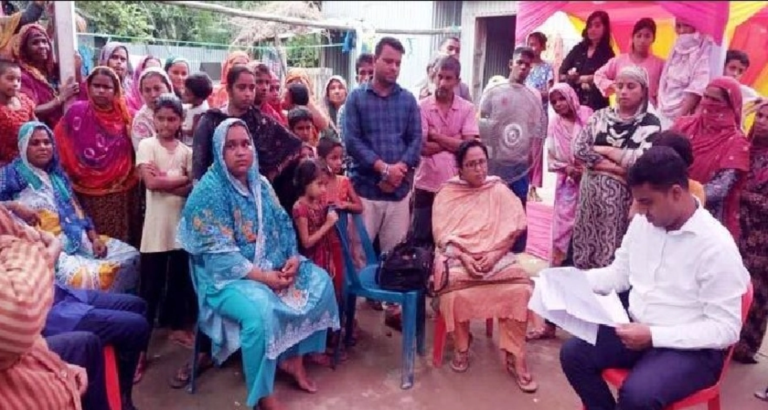 টের পেয়েই পালালেন বর-কনে ও বরযাত্রীরা!