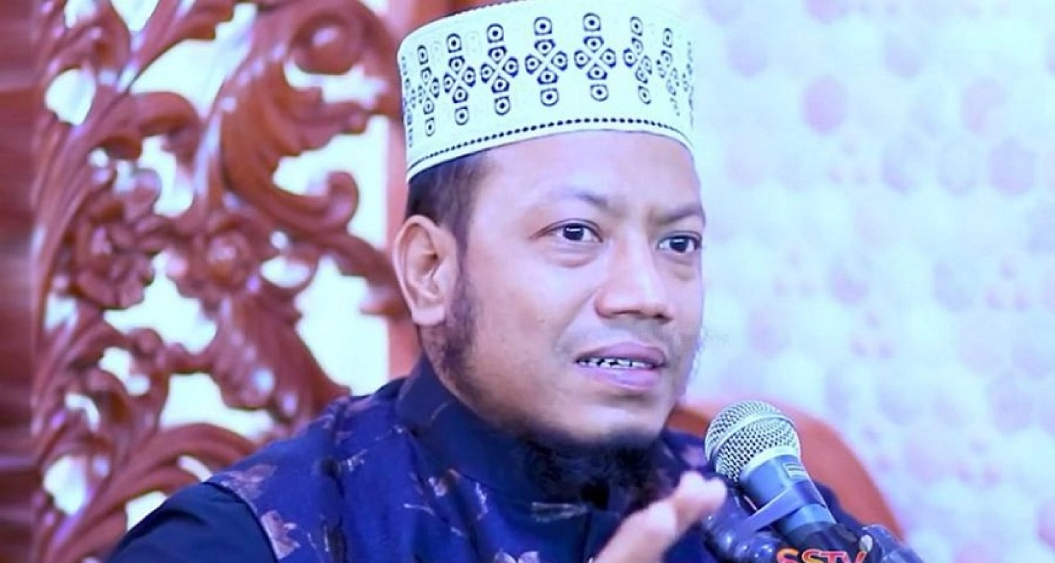 আমার মা-বাবা তুলে গালি দিচ্ছে মানুষ: আমির হামজা