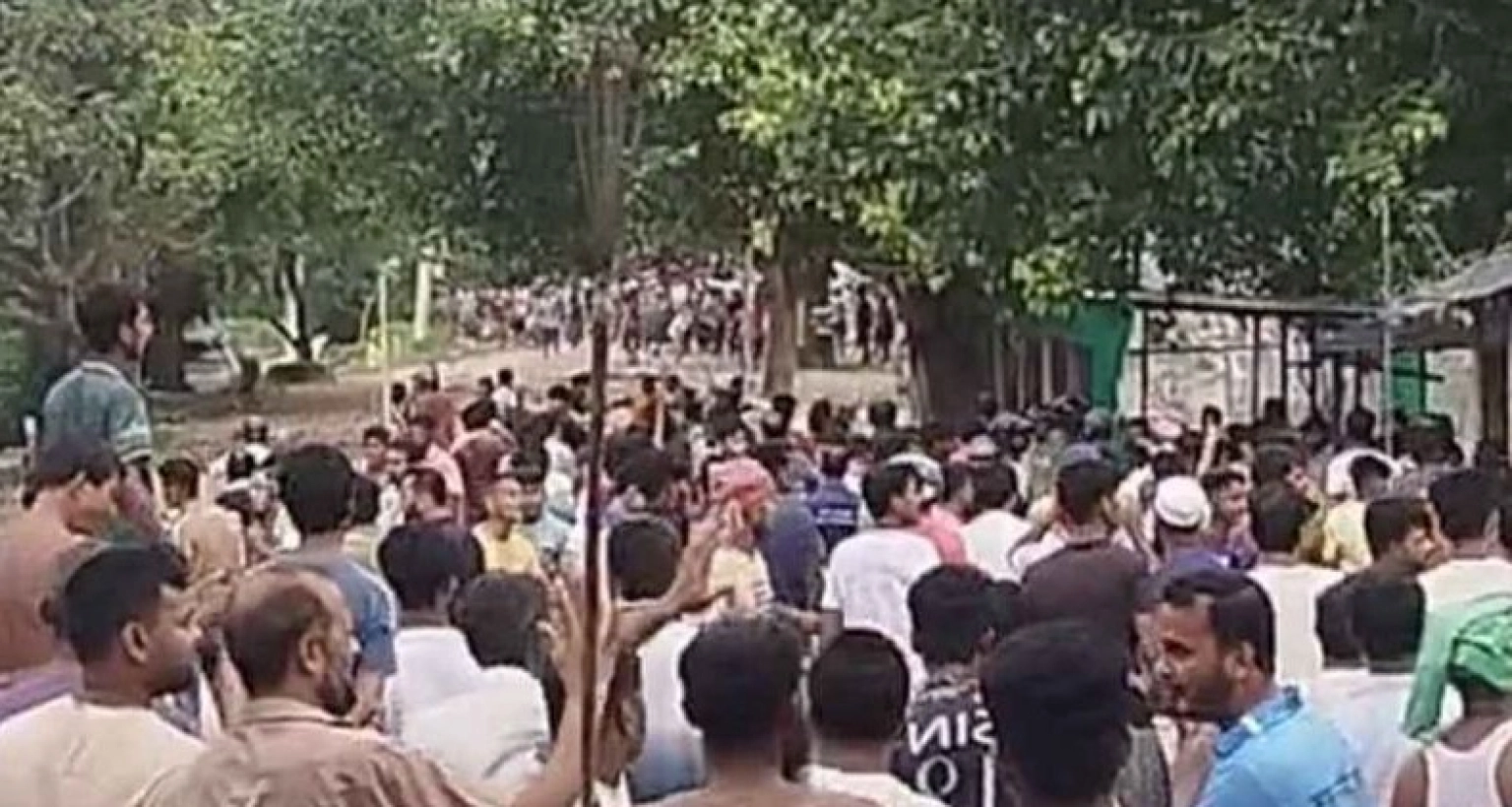 ব্যাপক সংঘর্ষ ও গোলাগুলি, বিএনপির কার্যালয়ে আগুন, ঘটনাস্থলে সেনাবাহিনী