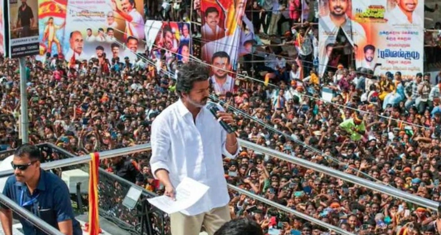 অভিনেতা থালাপতি বিজয়ের জনসভায় পদদলিত হয়ে নিহতের সংখ্যা বেড়ে ৩৯