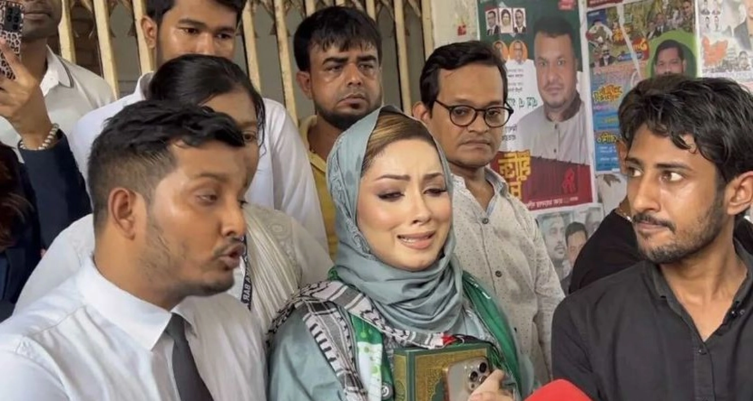 কাঁদতে কাঁদতে যা জানালেন মেঘনা আলম
