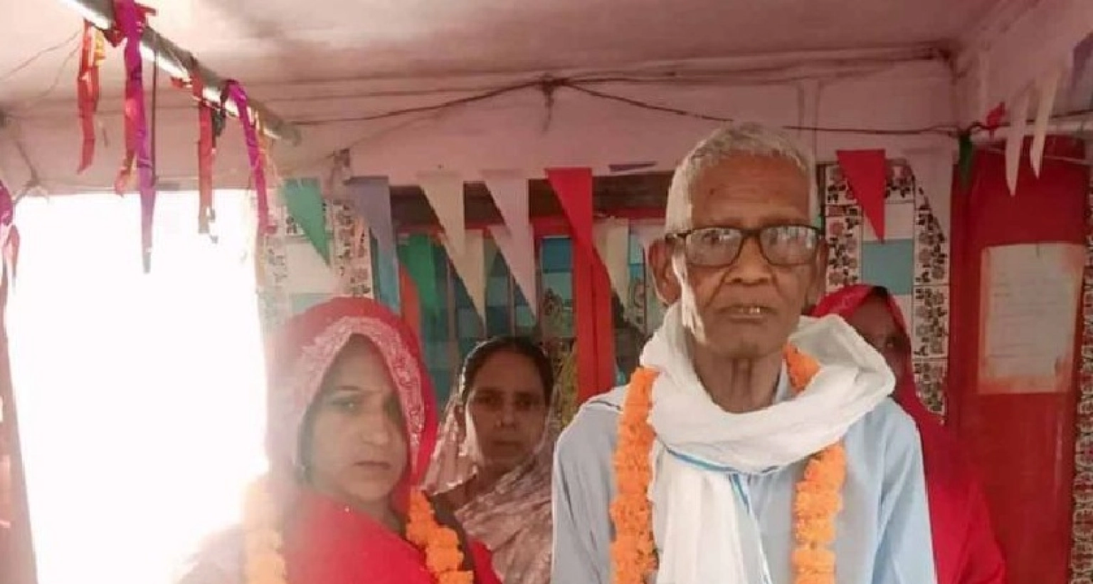 ৭৫ বছরের বৃদ্ধ বিয়ে করলেন ৩৫ বছরের নারীকে, পরদিন সকালেই মৃত্যু!