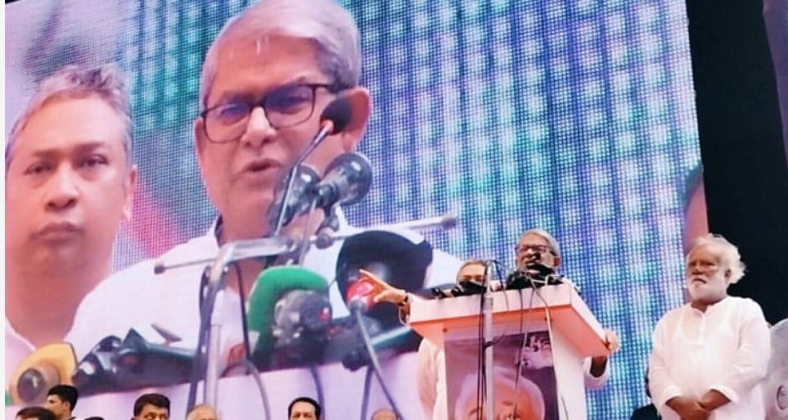 শাহ রিয়াজুল হান্নানকে বিএনপি প্রার্থী হিসেবে পরিচয় করিয়ে দিলেন মির্জা ফখরুল