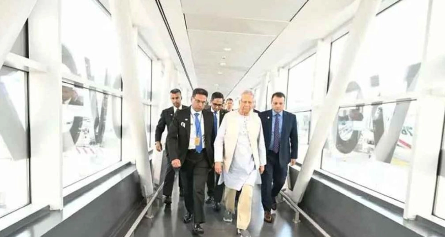 ইতালির রাজধানী রোমে পৌঁছেছেন প্রধান উপদেষ্টা ড. মুহাম্মদ ইউনূস