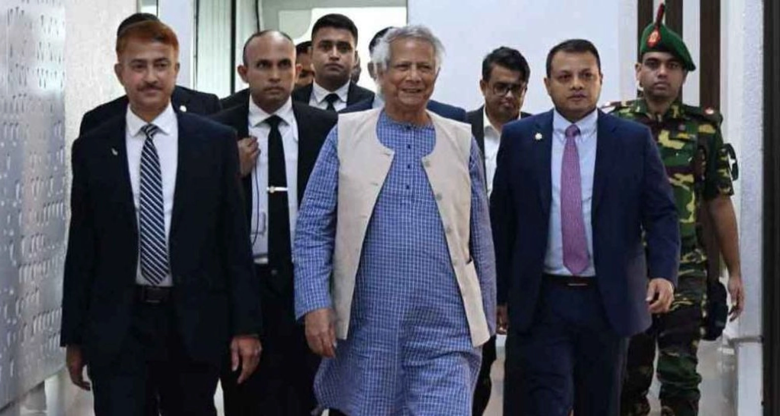 গুরুত্বপূর্ণ সফর শেষে দেশে ফিরেছেন প্রধান উপদেষ্টা ড. ইউনূস