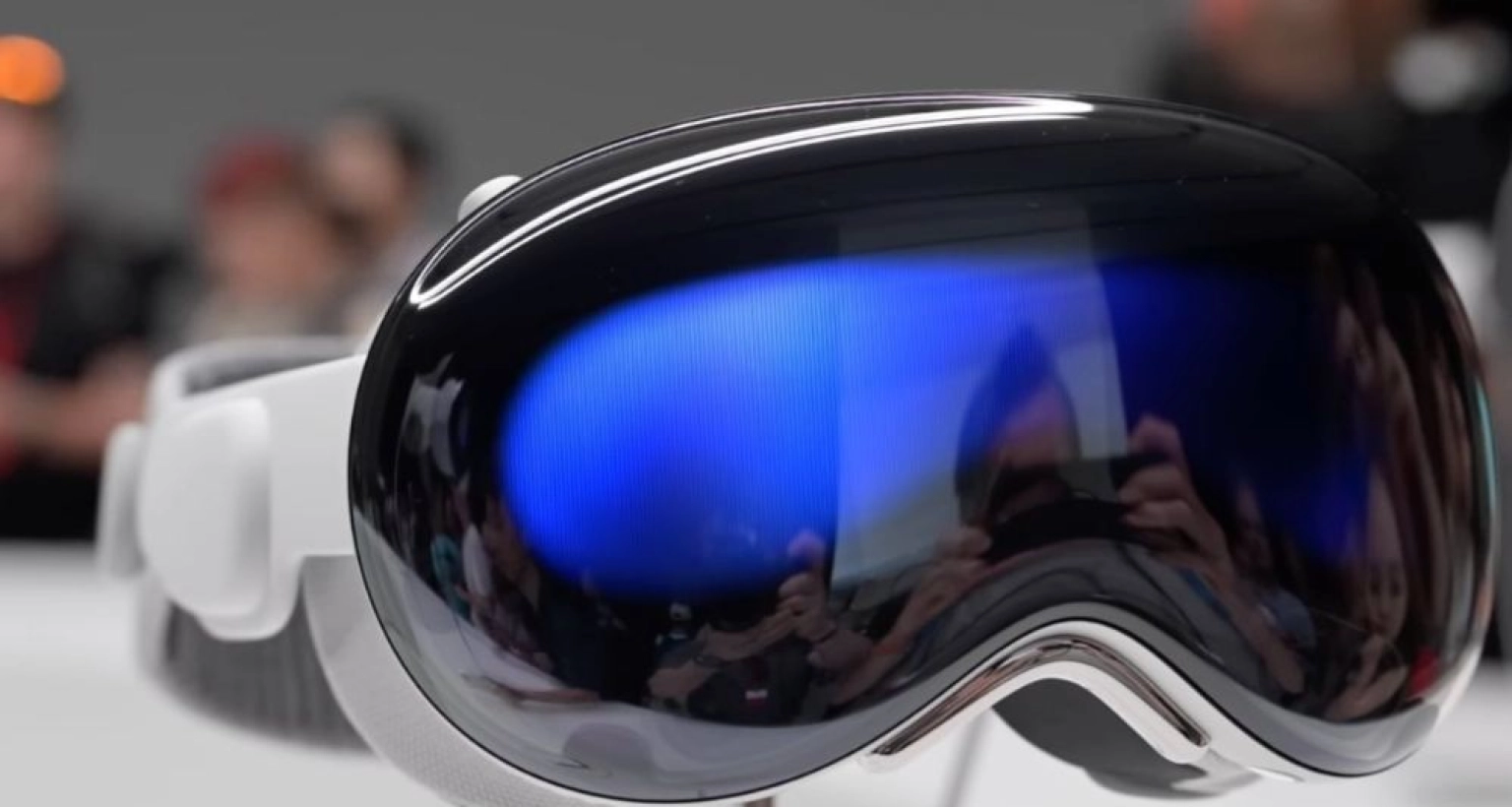 Apple Vision Pro Adds M5 Chip and New Features
