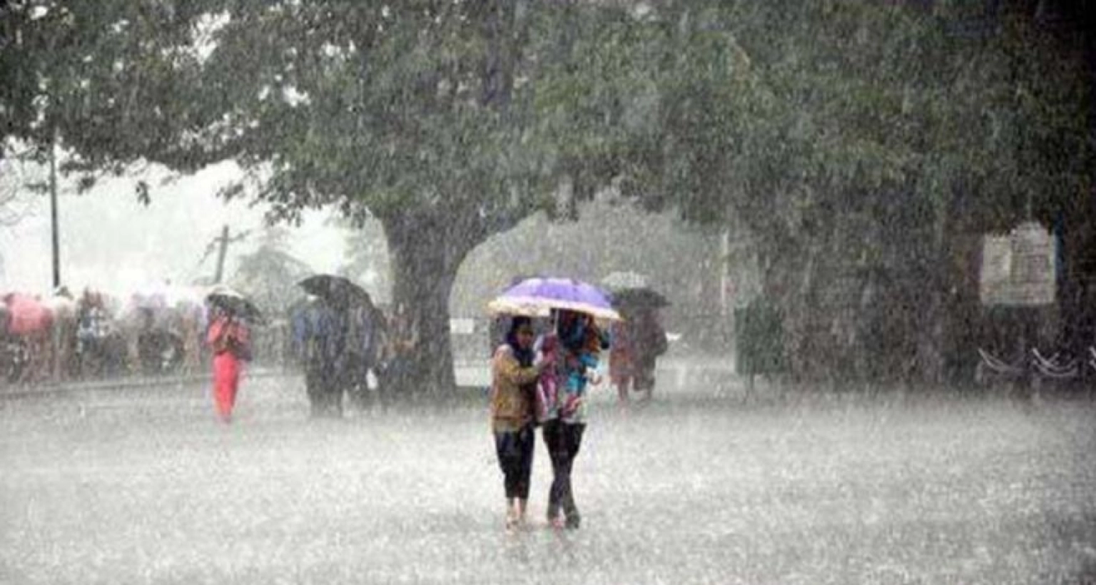 বাংলাদেশের দিকে ধেয়ে আসছে শক্তিশালী আঁখি!